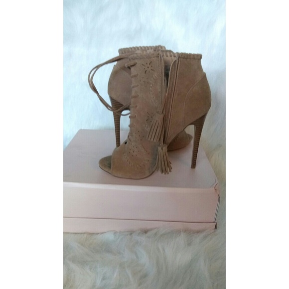 Heels - Picture 1 of 2